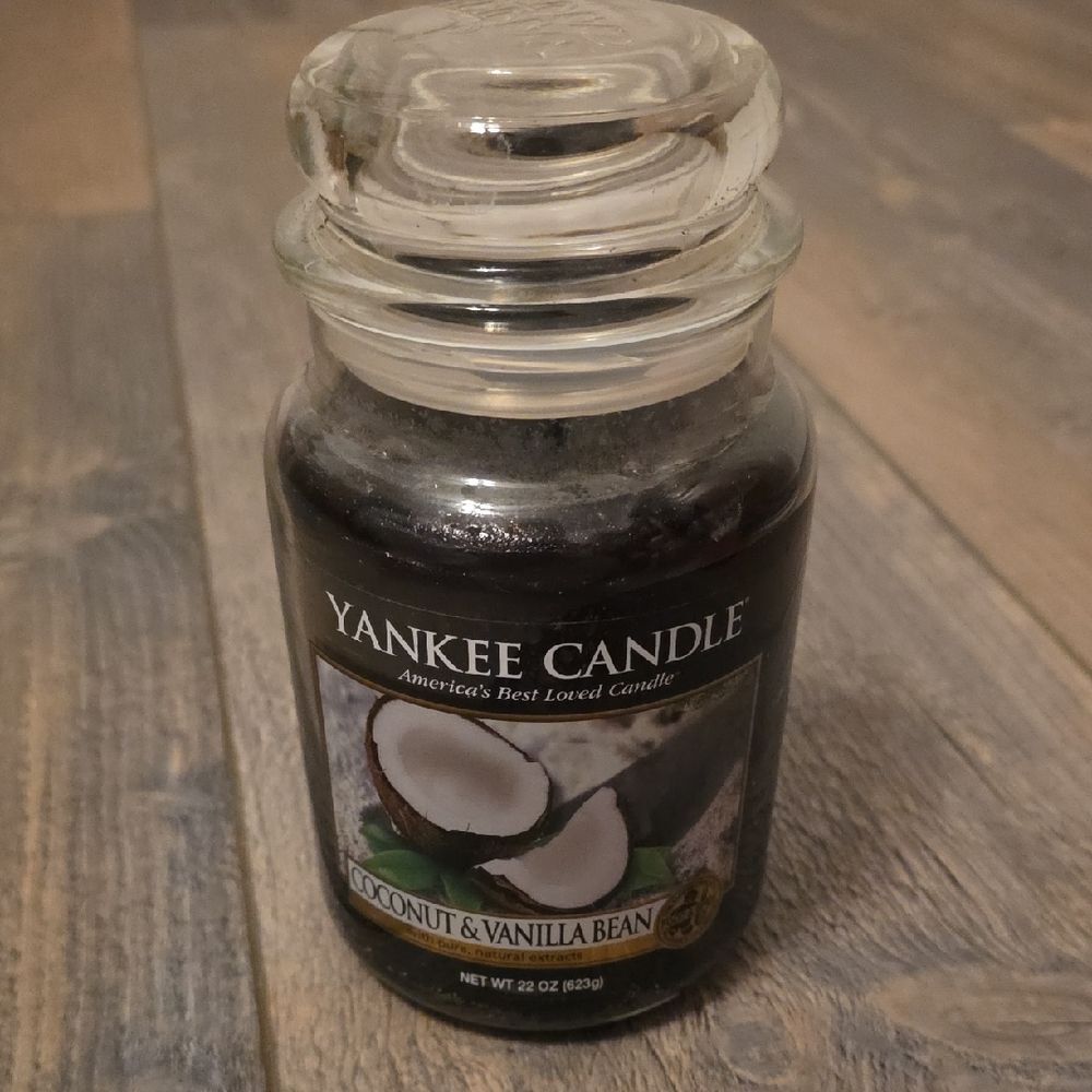 Yankee Candle Black Coconut & Vanilla Bean Jar